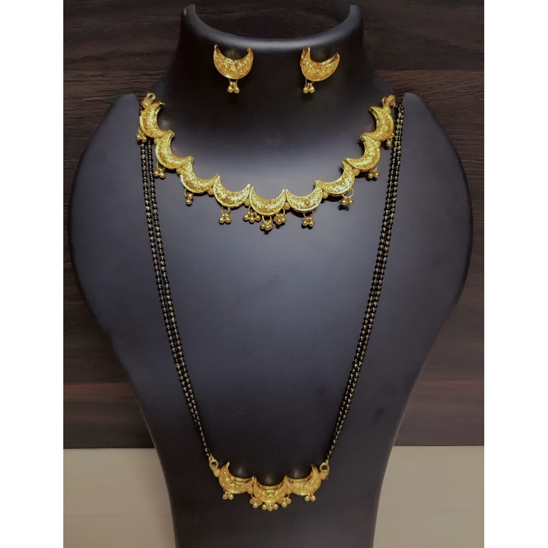 Women's Chandrakor Necklace Set With Earrings & Necklace