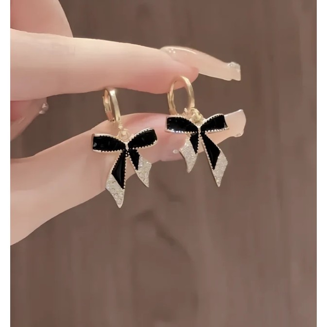 Chic Black Bow Drop Earrings – Elegant Gold-Tone Dangle for Women