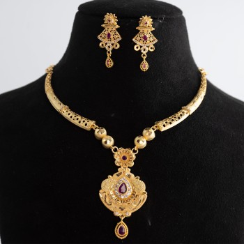 “Luxurious Necklace Set – Timeless Beauty with Matching Earrings”NKSET-0691