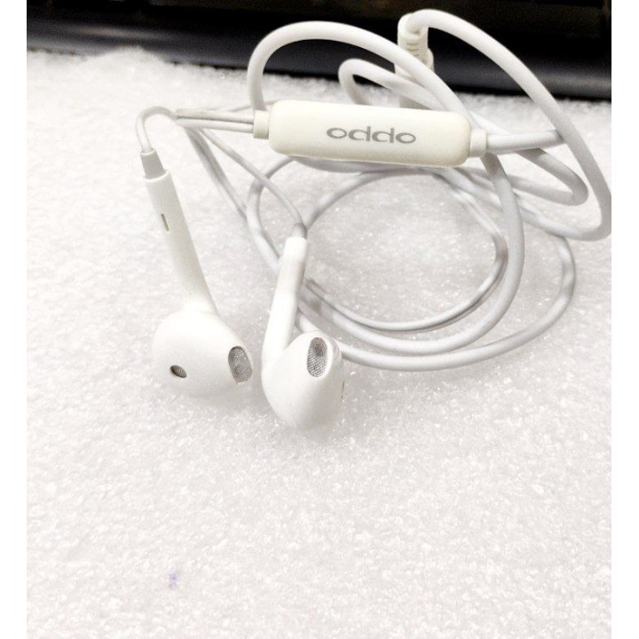 OPPO High Sound audio Earphones Noise Isolating White Wired Headset 0.33mm Jack With Mic (White, In the Ear)